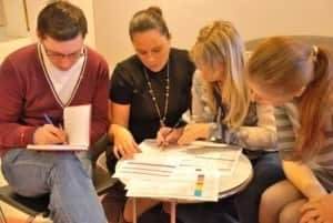 Участники деловой игры по продажам