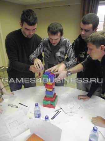 строители завершают работу