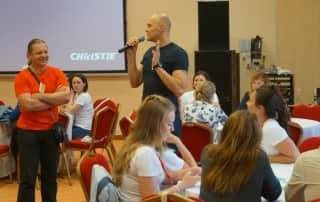 ведущий деловой игры