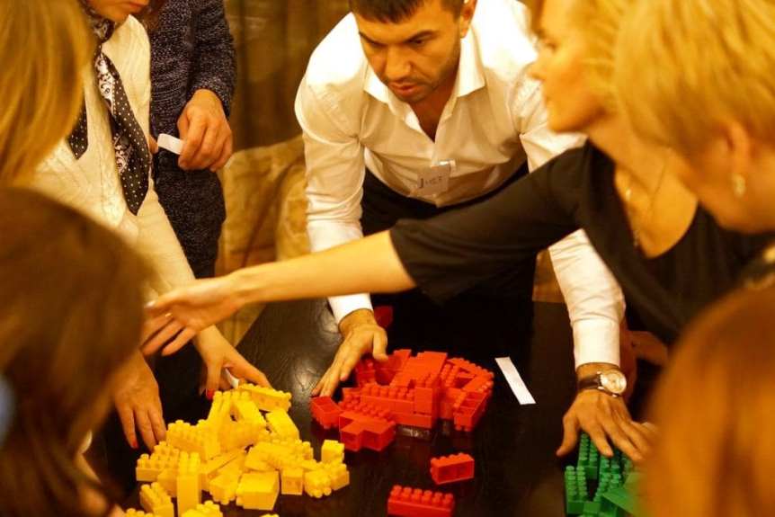 универсальный тимбилдинг на природе или в помещении от Лаборатории Деловых Игр