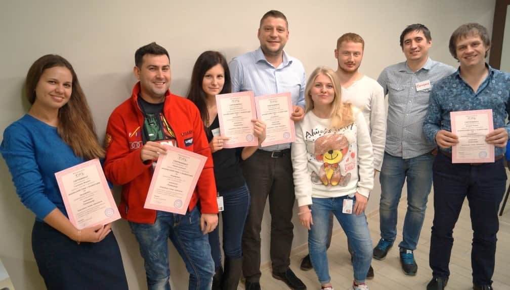 Тренинг Телефонный этикет участники тренинга Общение с клиентами по телефону